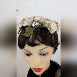Vintage 1960s White Organza Flower Soft Wire Frame/Pill Box Hat